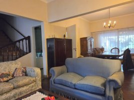 5-room house in Olivos with garage. Needs renovation.