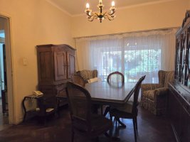 5-room house in Olivos with garage. Needs renovation.