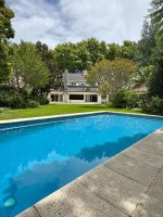 House for sale in Acassuso with garden, pool, and garage.
