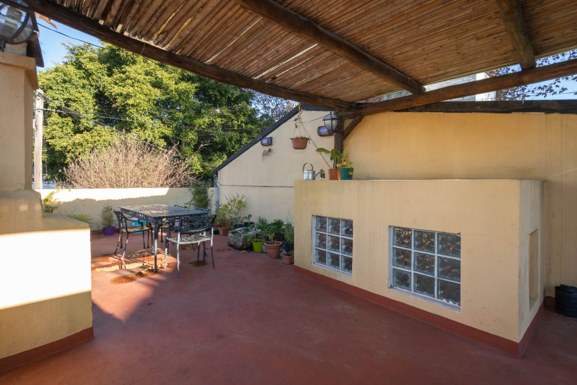 Casa En Venta Con Cochera, Patio Y Terraza Florida