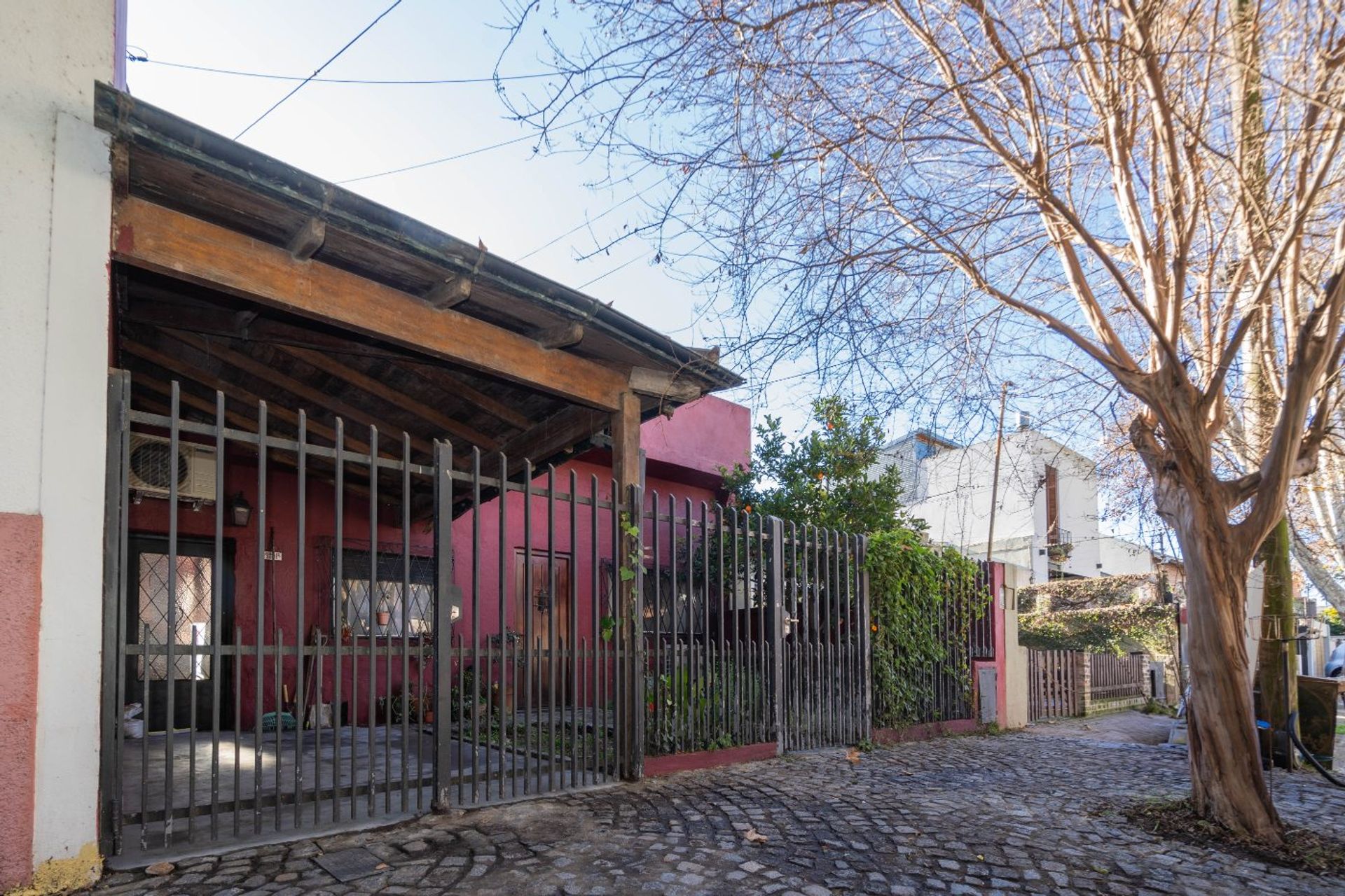 Casa En Venta Con Cochera, Patio Y Terraza Florida