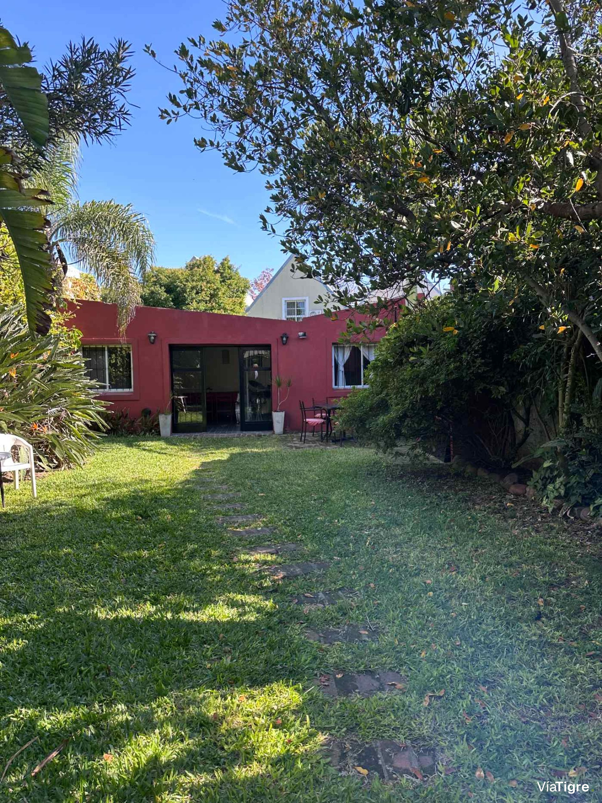 Casa con lote propio 3 dermitorios y garage