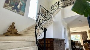House on waterfront lot, 7 bedrooms / garden, pool