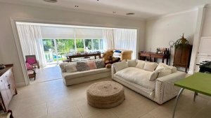 House for rent, waterfront lot, 7 doors / garden, pool