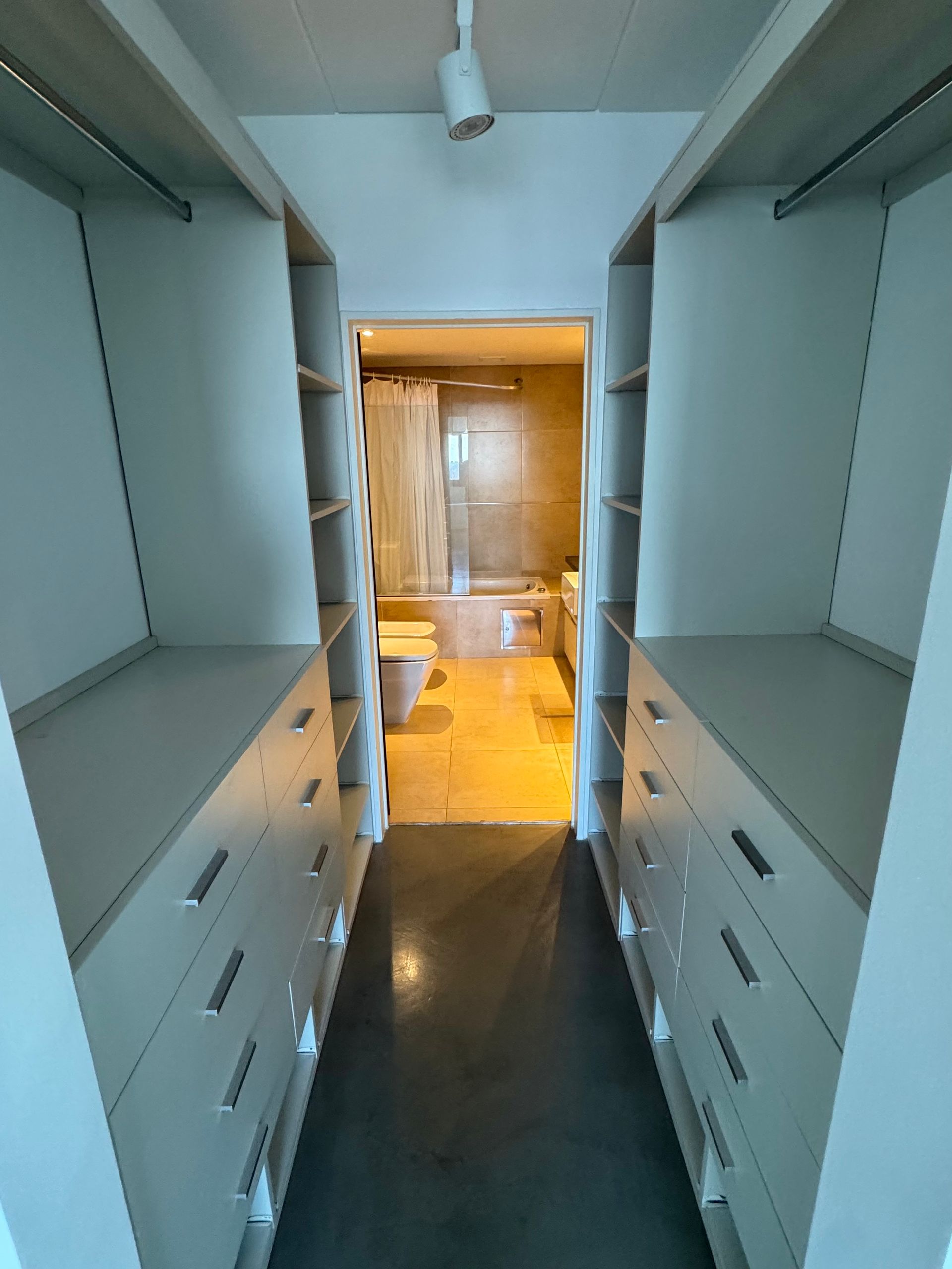 Venta Departamento cuatro ambientes en La LUCILA