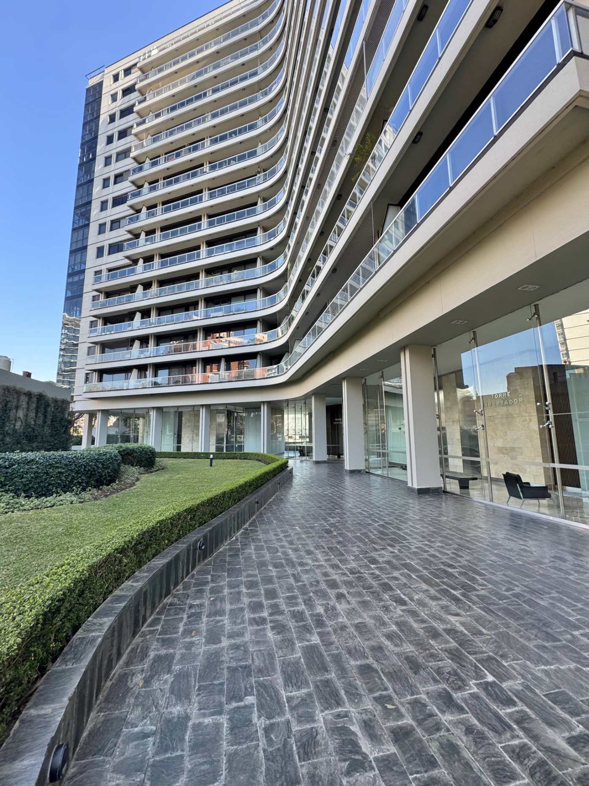 Venta Departamento cuatro ambientes en La LUCILA