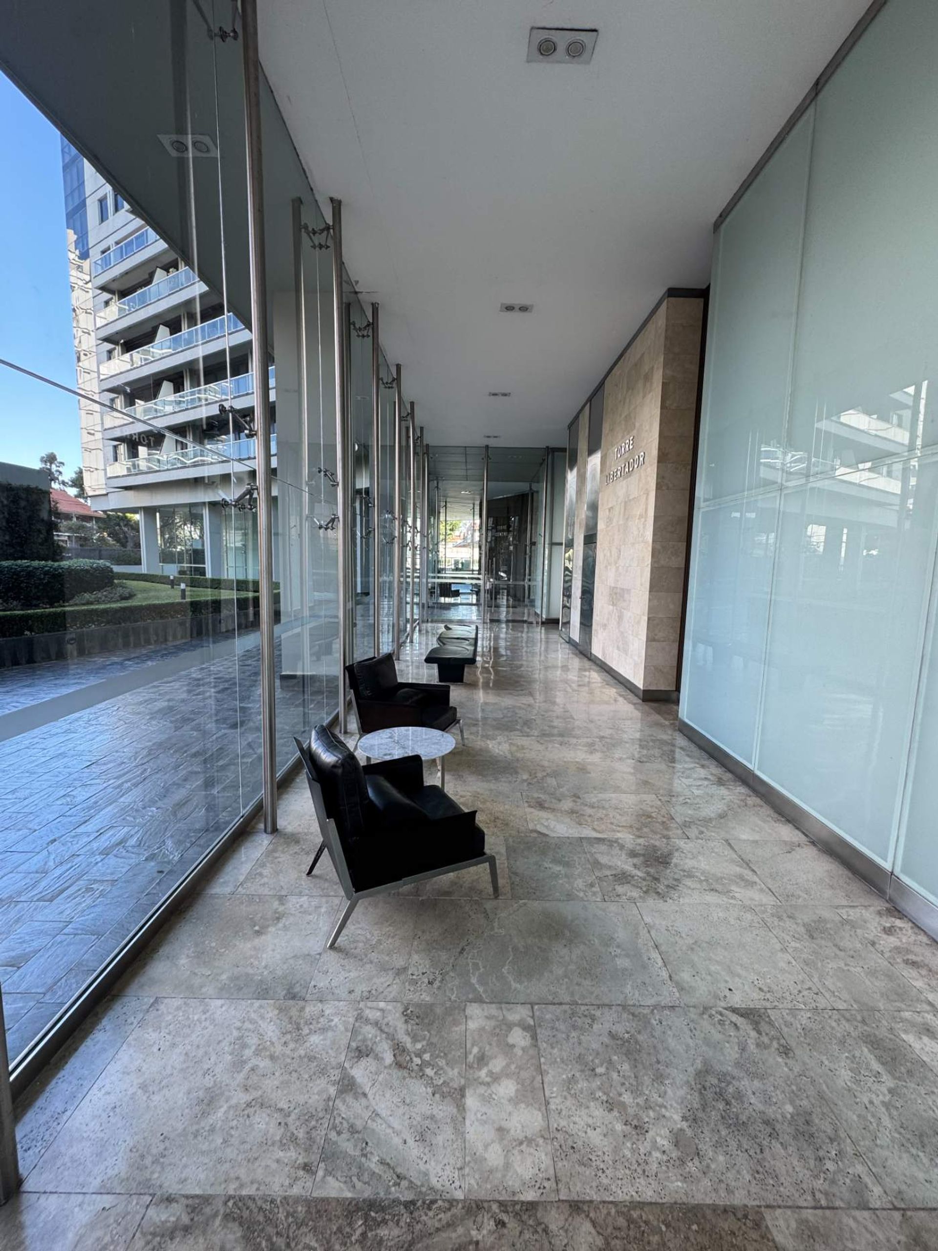 Venta Departamento cuatro ambientes en La LUCILA