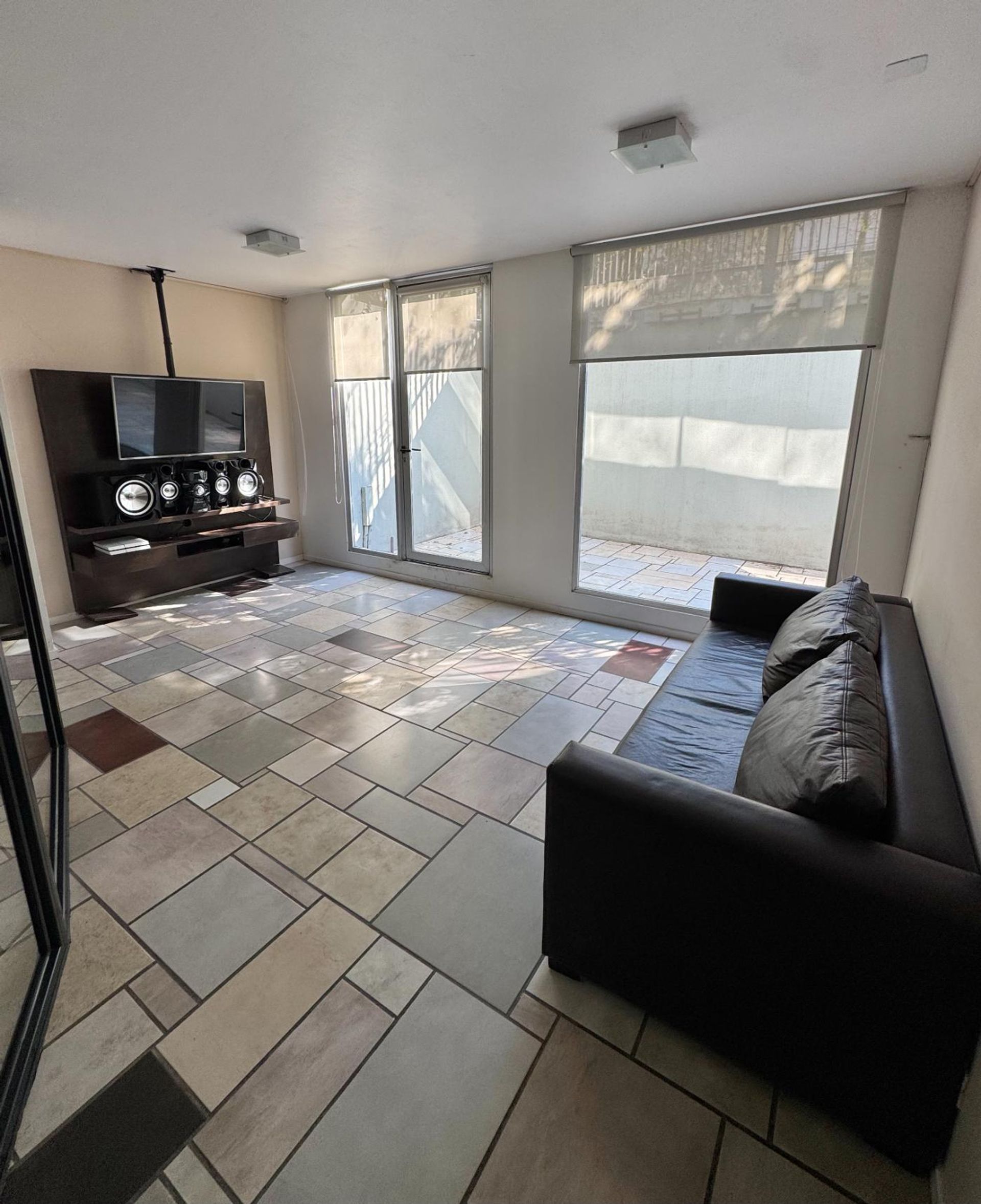 Venta Departamento cuatro ambientes en La LUCILA