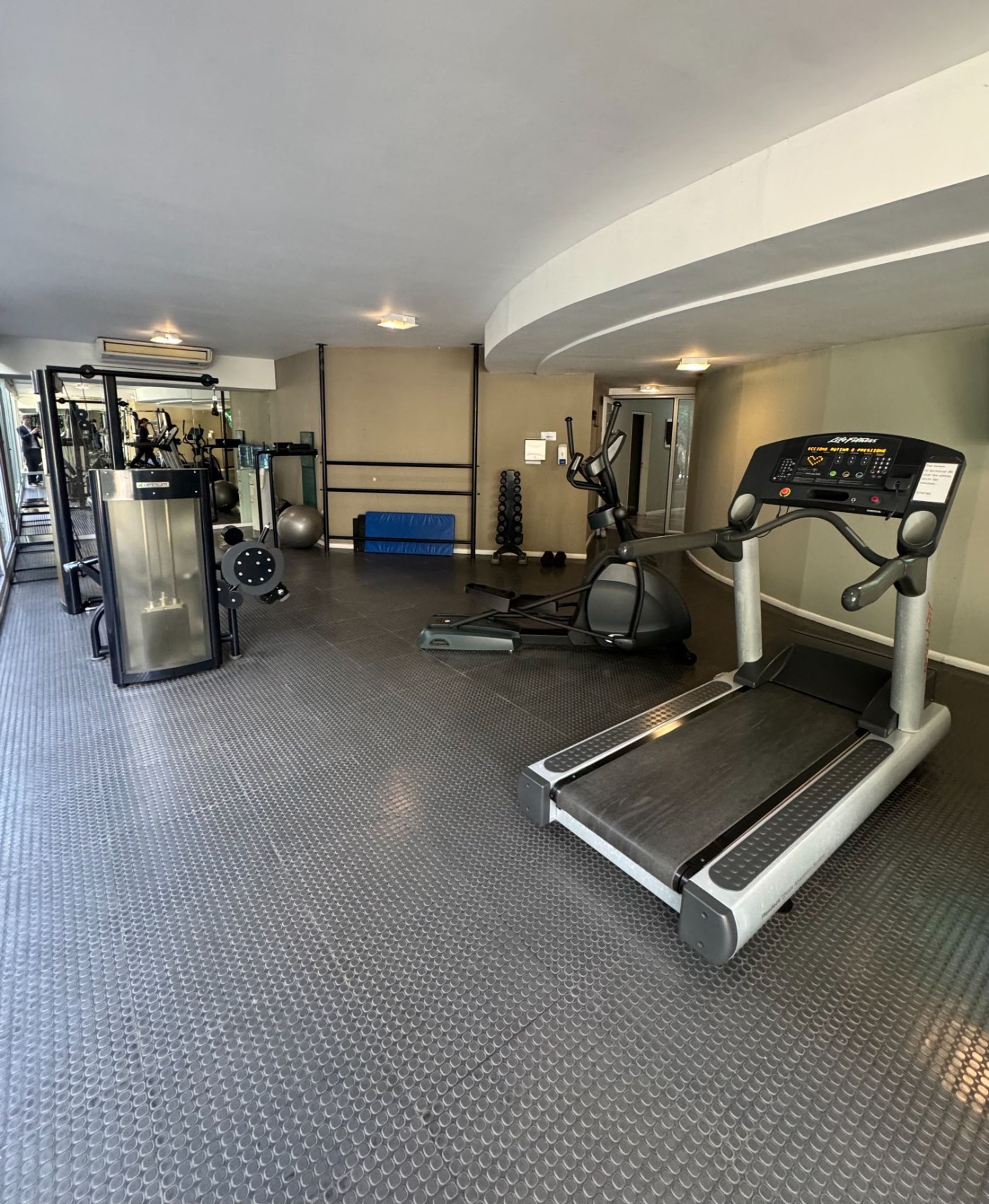 Venta Departamento cuatro ambientes en La LUCILA
