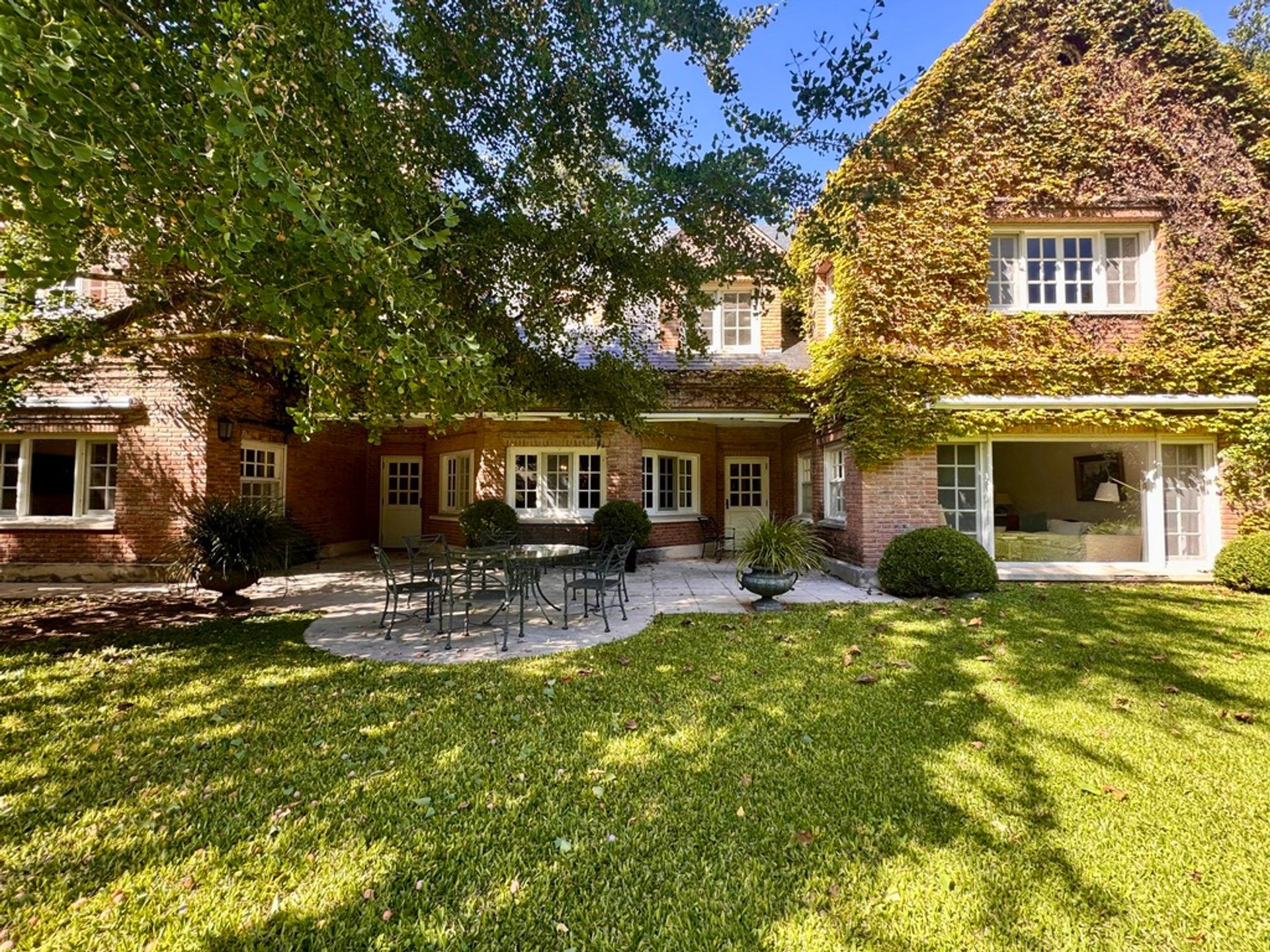 Elegante Residencia Gran Parque Libertador al Rio