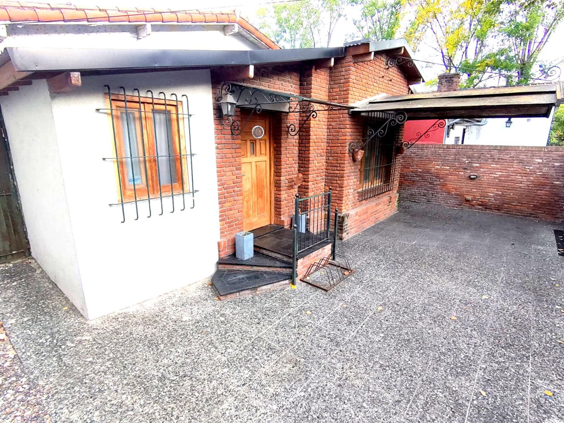 House for sale in Victoria with patio, grill, quincho