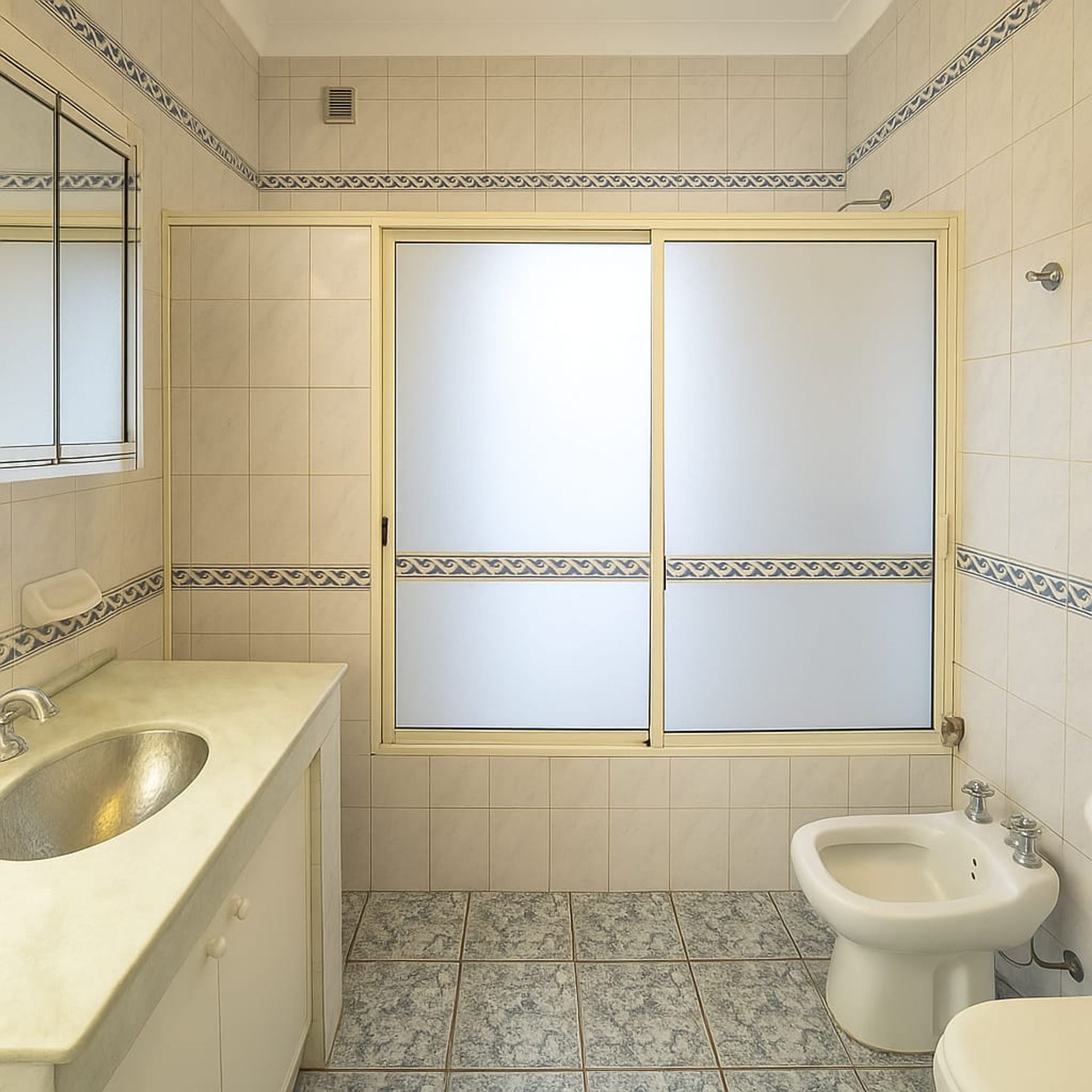 Casa en venta en VICTORIA c/patio/parrilla/quincho