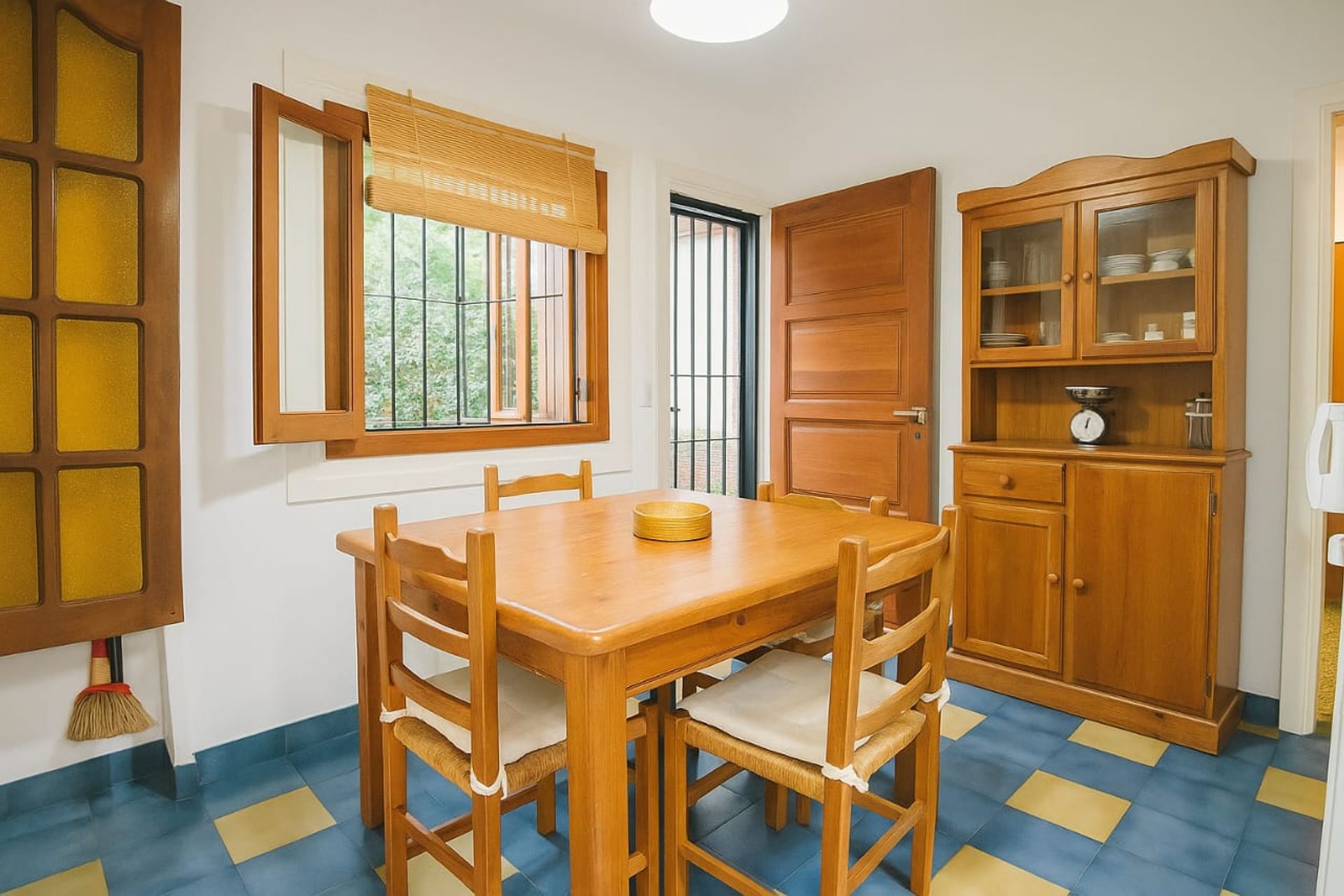 Casa en venta en VICTORIA c/patio/parrilla/quincho