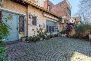 House - pool - excellent location