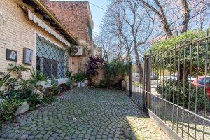 House - pool - excellent location