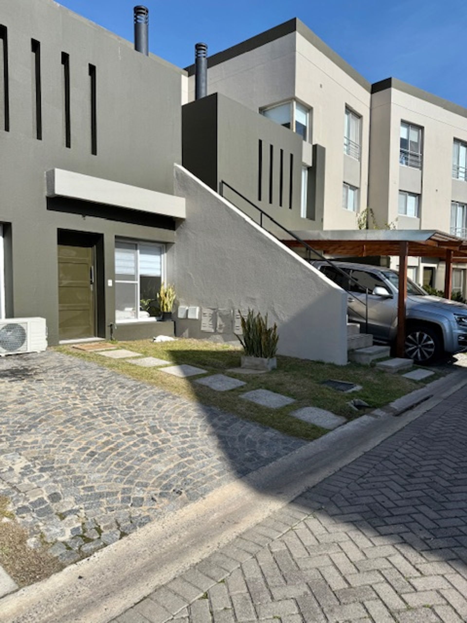 Venta Departamento 3 Amb En Nordelta Con Jardin