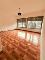 Apartment for Sale: 3 Rooms with Patio – Very Bright