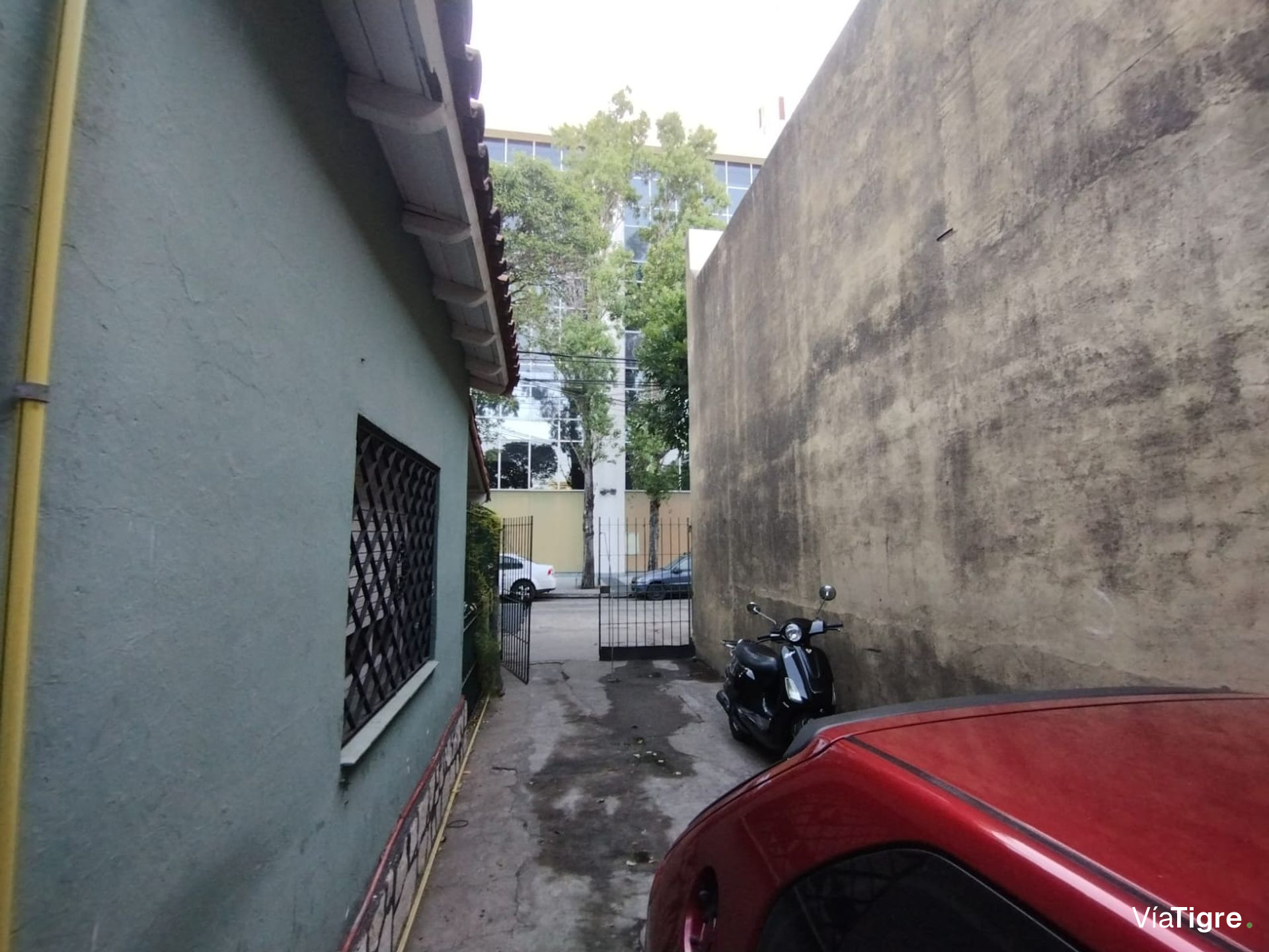 VENTA Casa y Galpón, en Martínez. Ideal Inversor