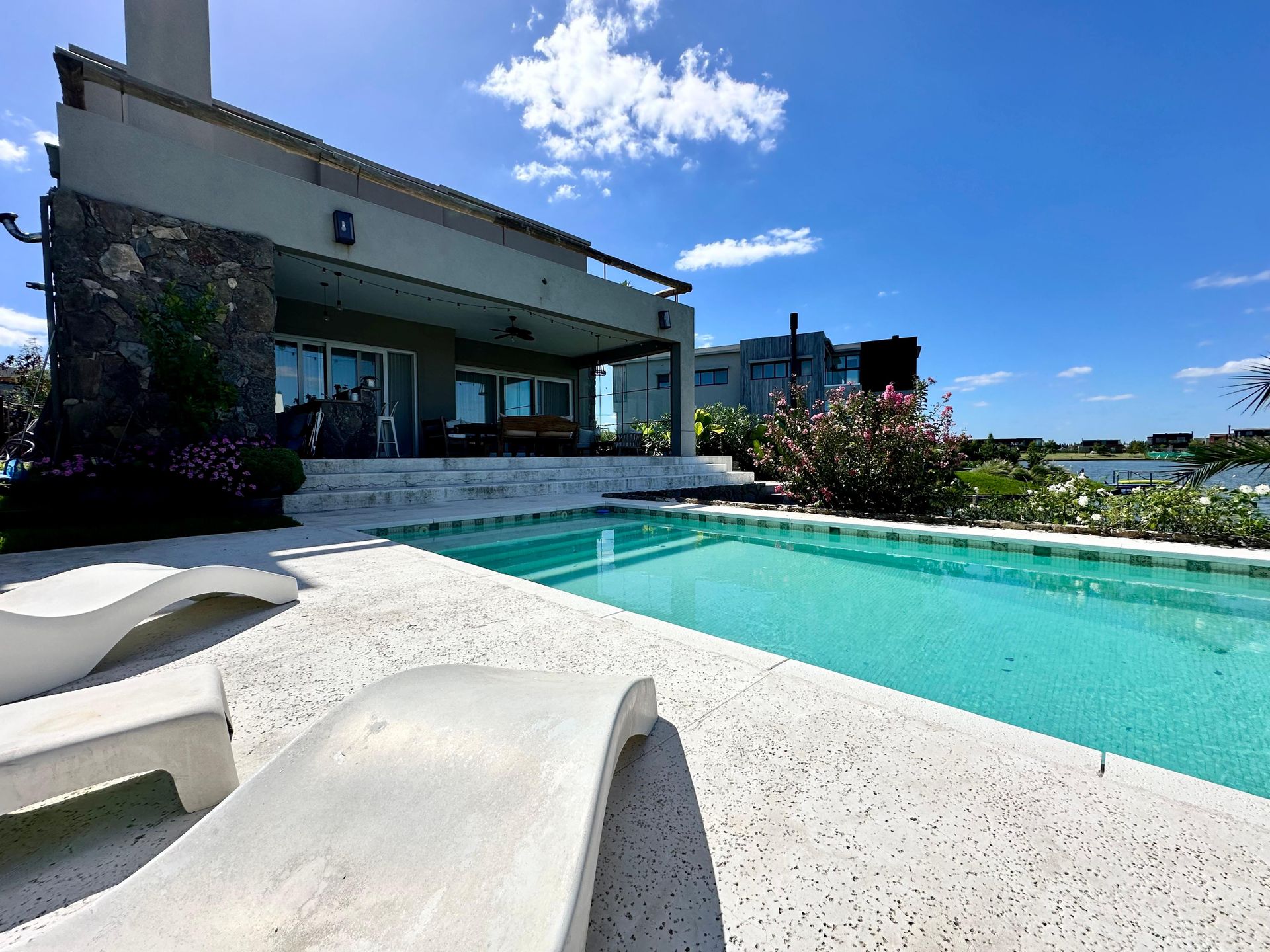 Casa A Laguna En Venta Barrio Carpinchos Nordelta