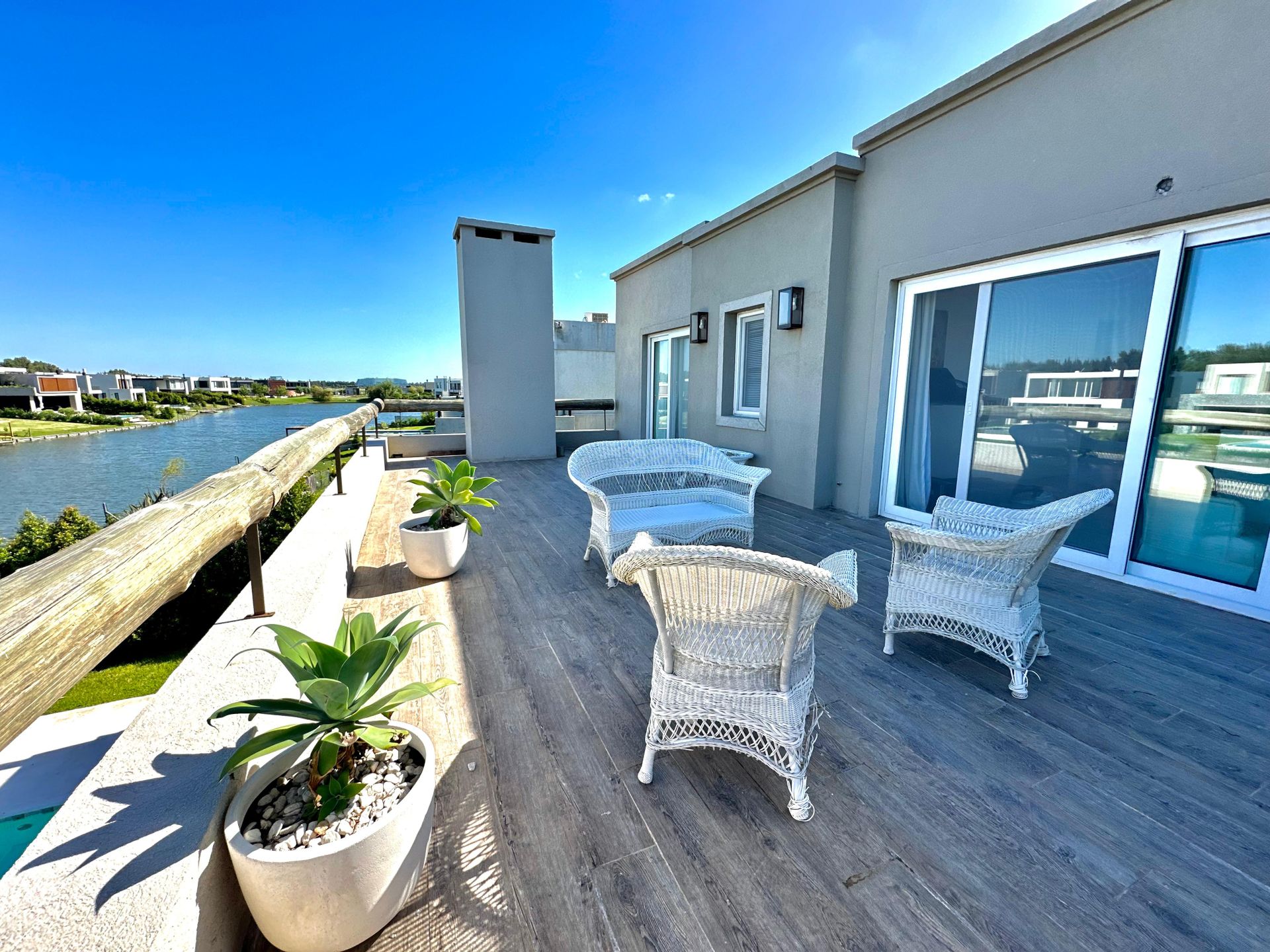 Casa A Laguna En Venta Barrio Carpinchos Nordelta