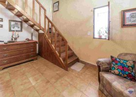 4-Room House for Sale in Victoria with Pool