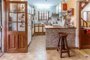 4-Room House for Sale in Victoria with Pool