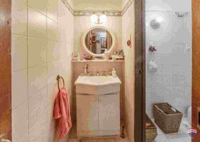 4-Room House for Sale in Victoria with Pool