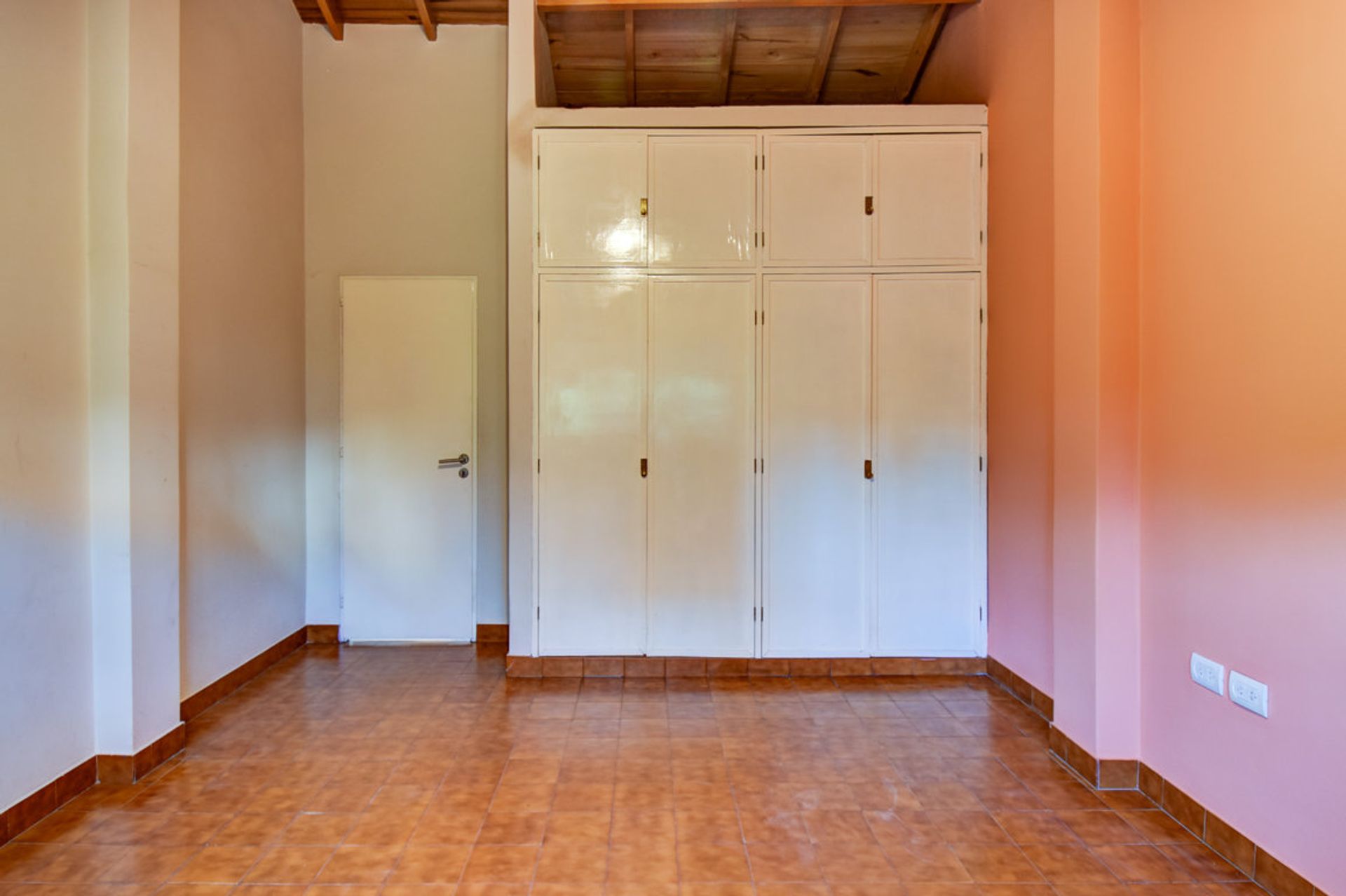 Venta Casa 3 dorm San Isidro La Calabria quincho