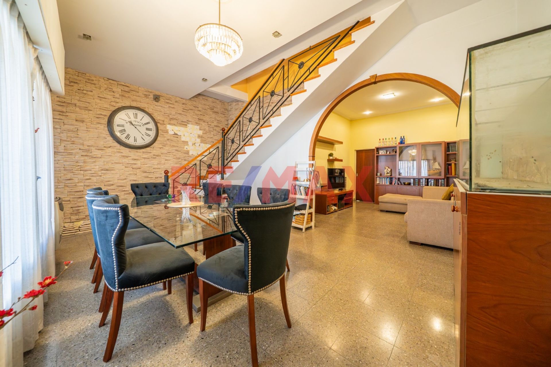 VENTA CASA 6 AMB C/QUINCHO y PILETA -Villa Adelina
