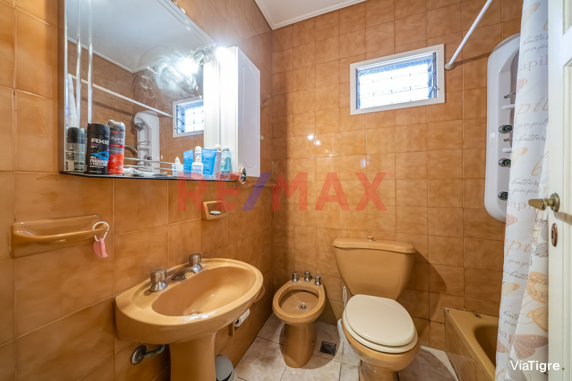 VENTA CASA 6 AMB C/QUINCHO y PILETA -Villa Adelina