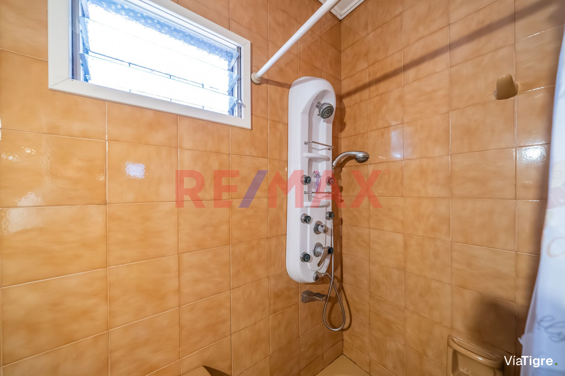 VENTA CASA 6 AMB C/QUINCHO y PILETA -Villa Adelina