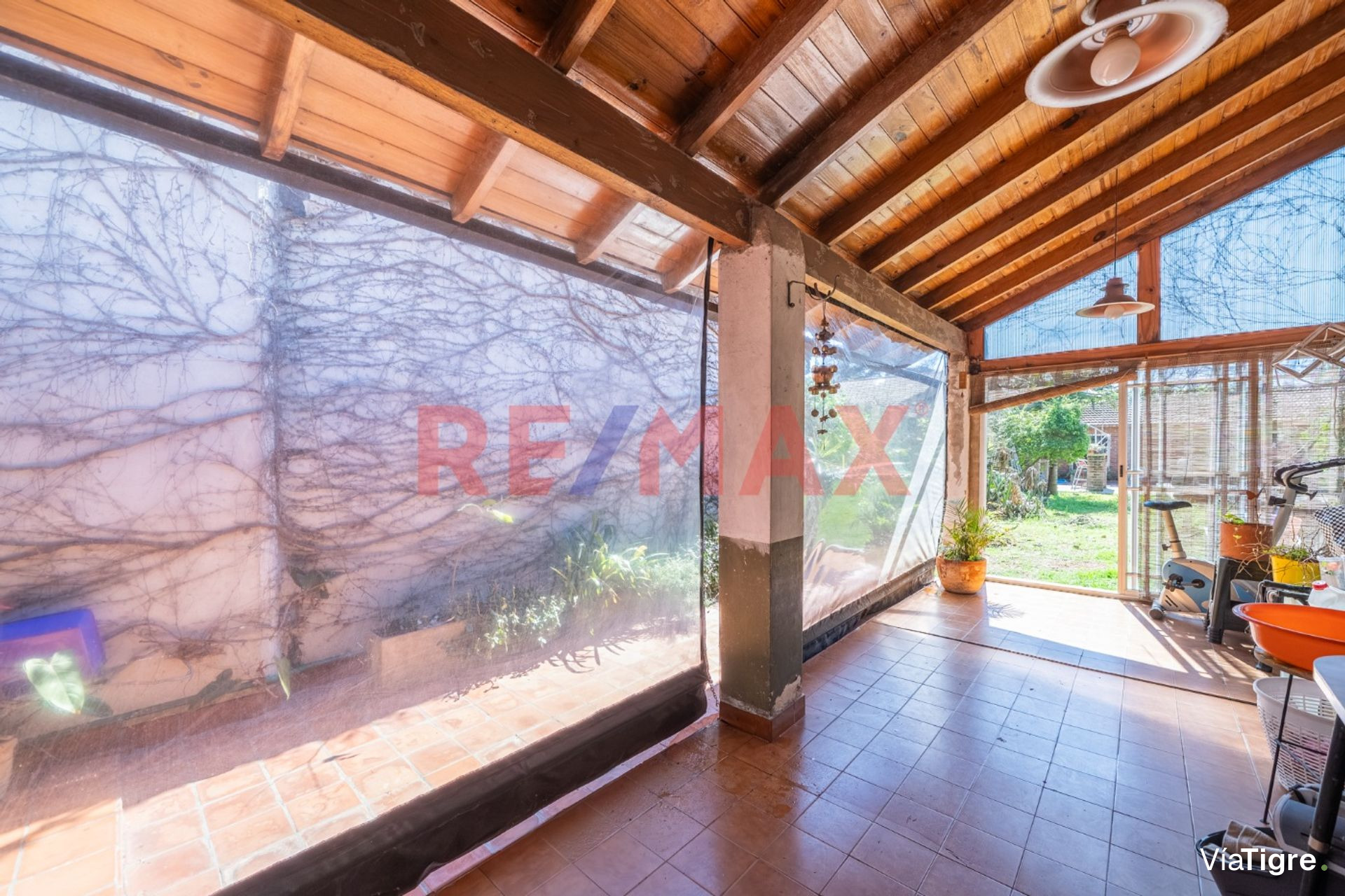 VENTA CASA 6 AMB C/QUINCHO y PILETA -Villa Adelina