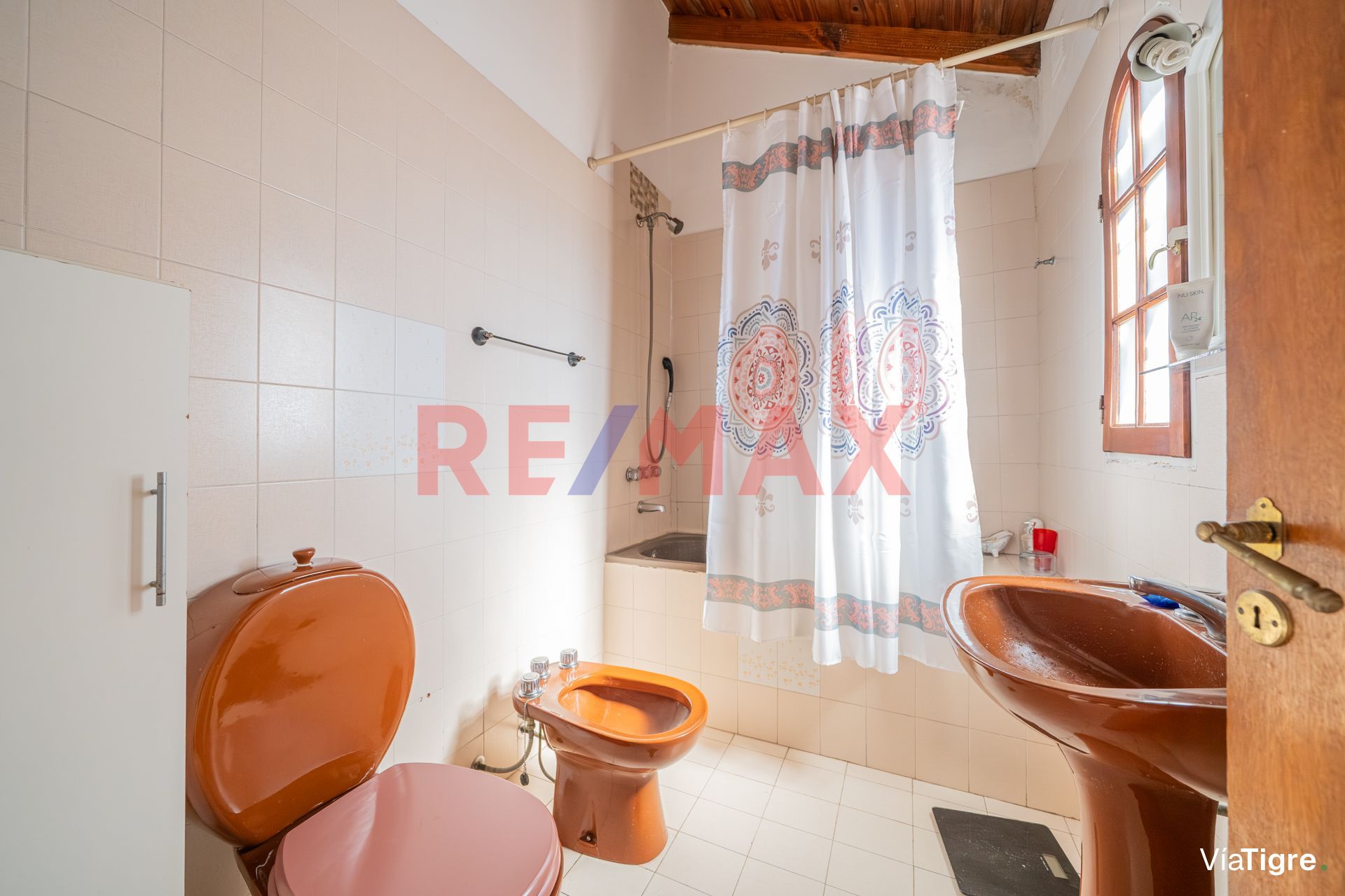 VENTA CASA 6 AMB C/QUINCHO y PILETA -Villa Adelina