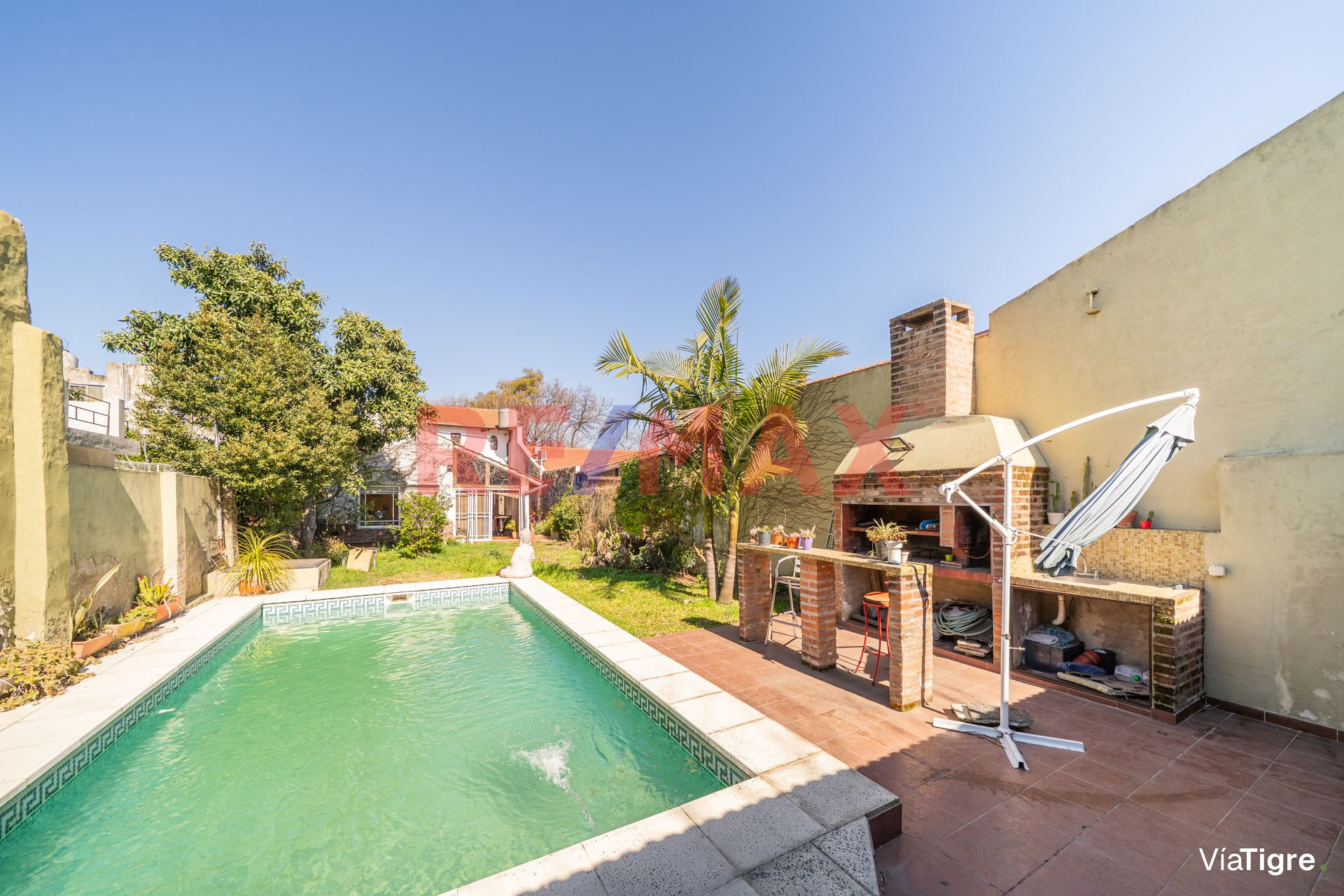 VENTA CASA 6 AMB C/QUINCHO y PILETA -Villa Adelina