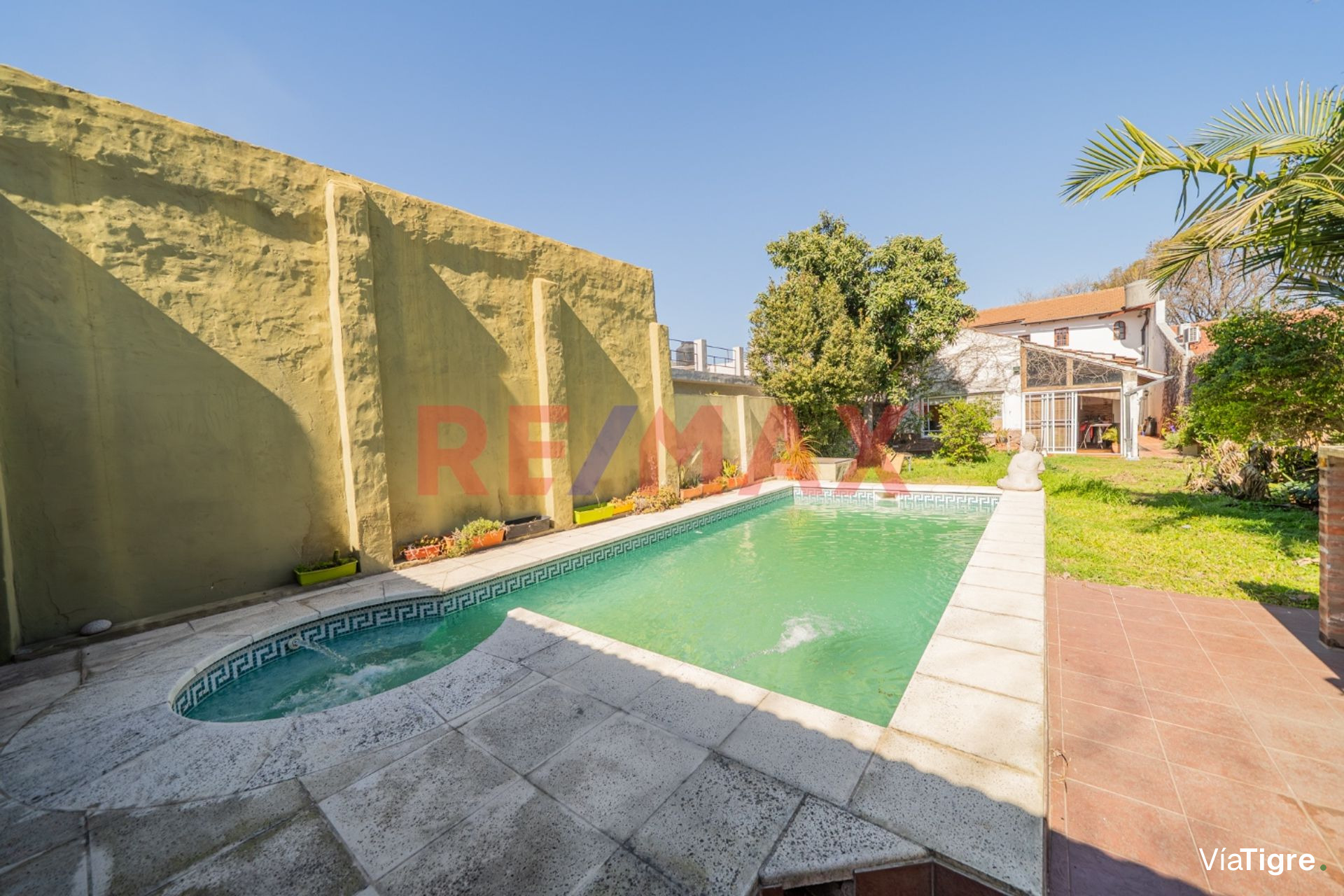 VENTA CASA 6 AMB C/QUINCHO y PILETA -Villa Adelina