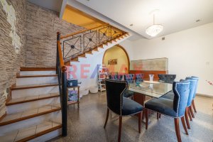 House for Sale 6 Rooms with Courtyard and Pool – Villa Adelina