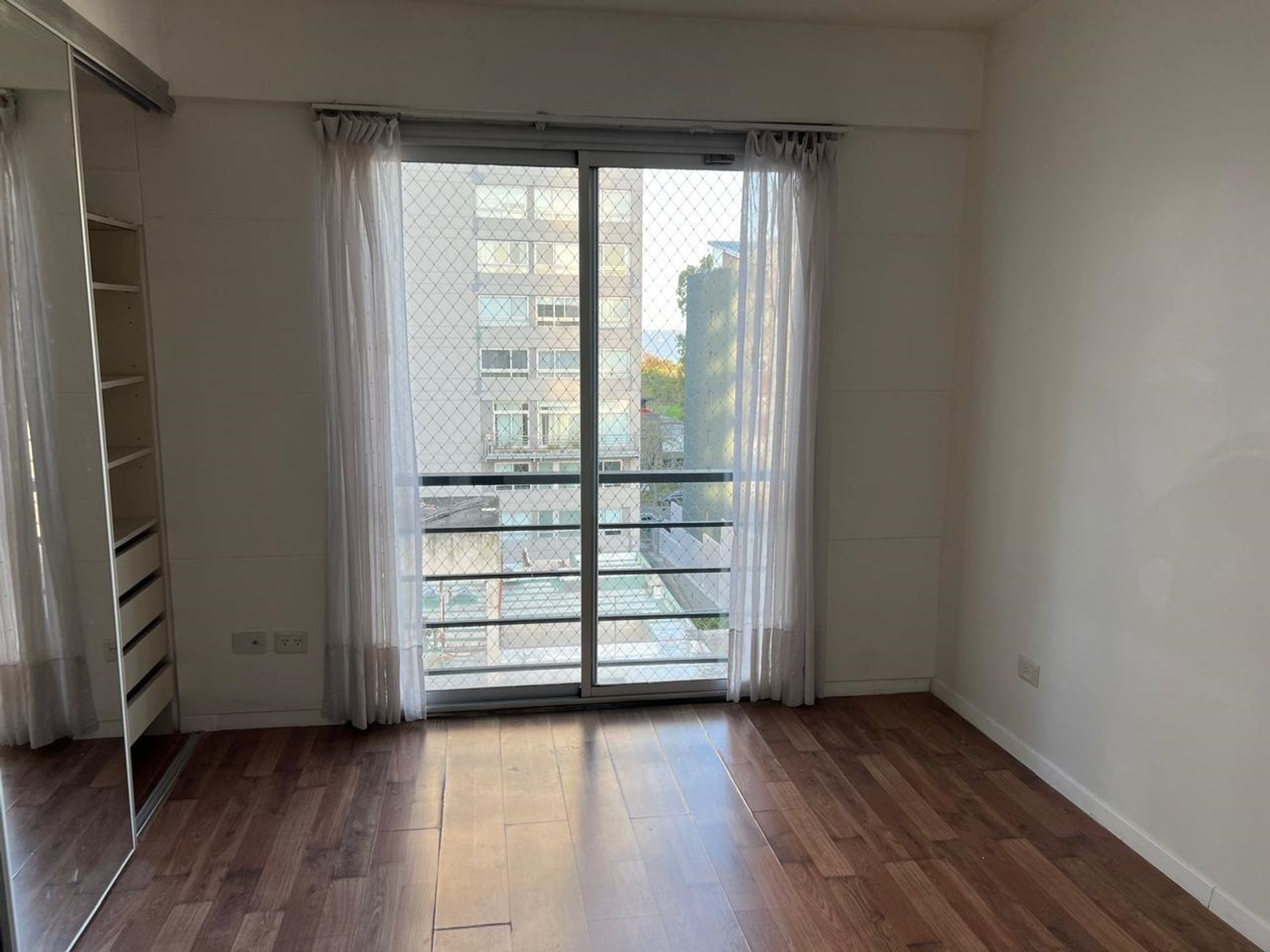 ALQUILER DPTO 3 Ambientes(Piso) OLIVOS Excelente