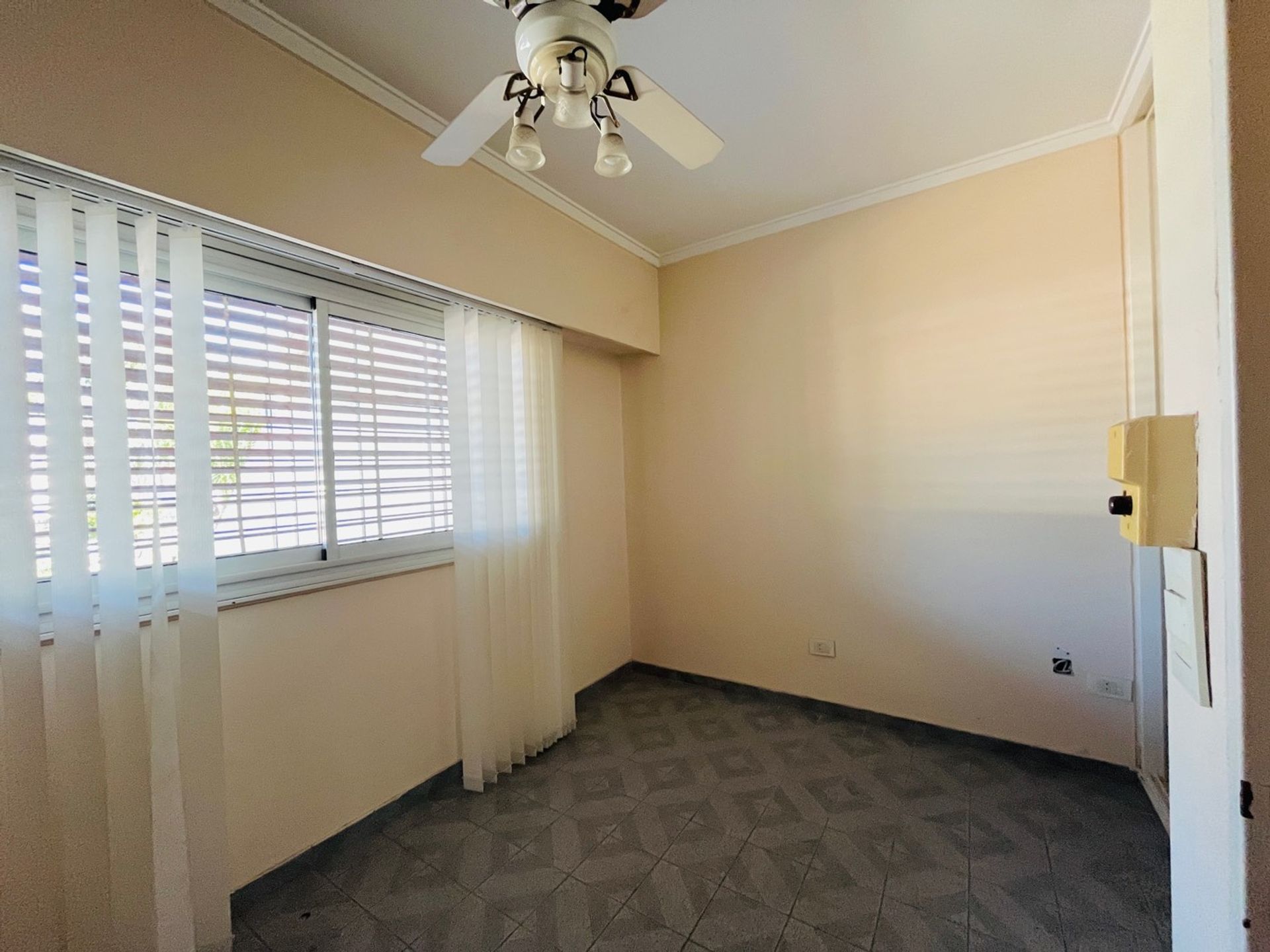 Chalet En Venta 4 Dormitorios Parque Y Pileta