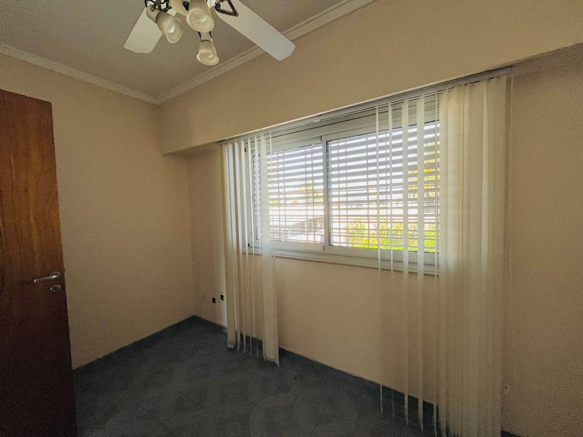 Chalet En Venta 4 Dormitorios Parque Y Pileta