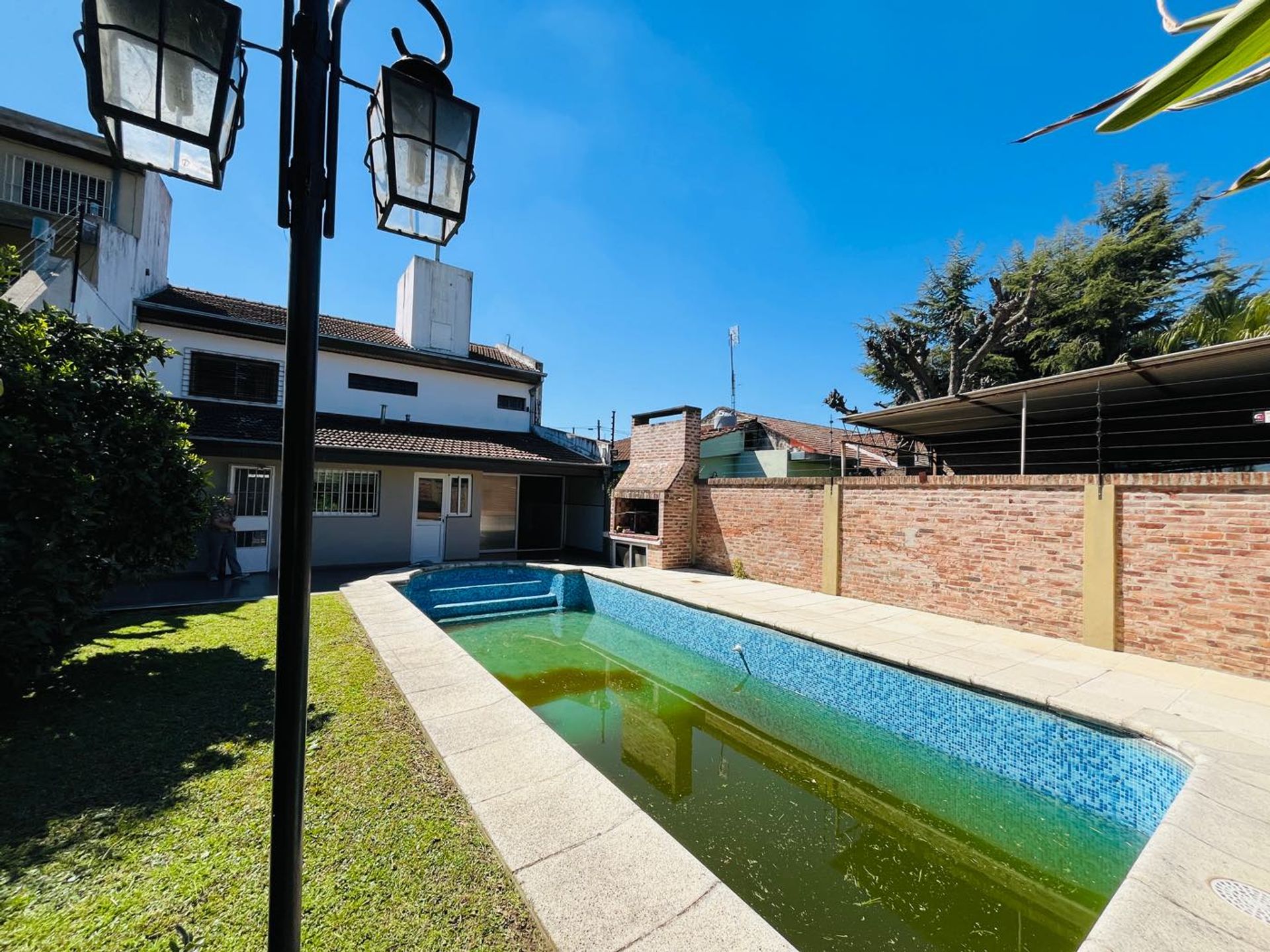 Chalet En Venta 4 Dormitorios Parque Y Pileta
