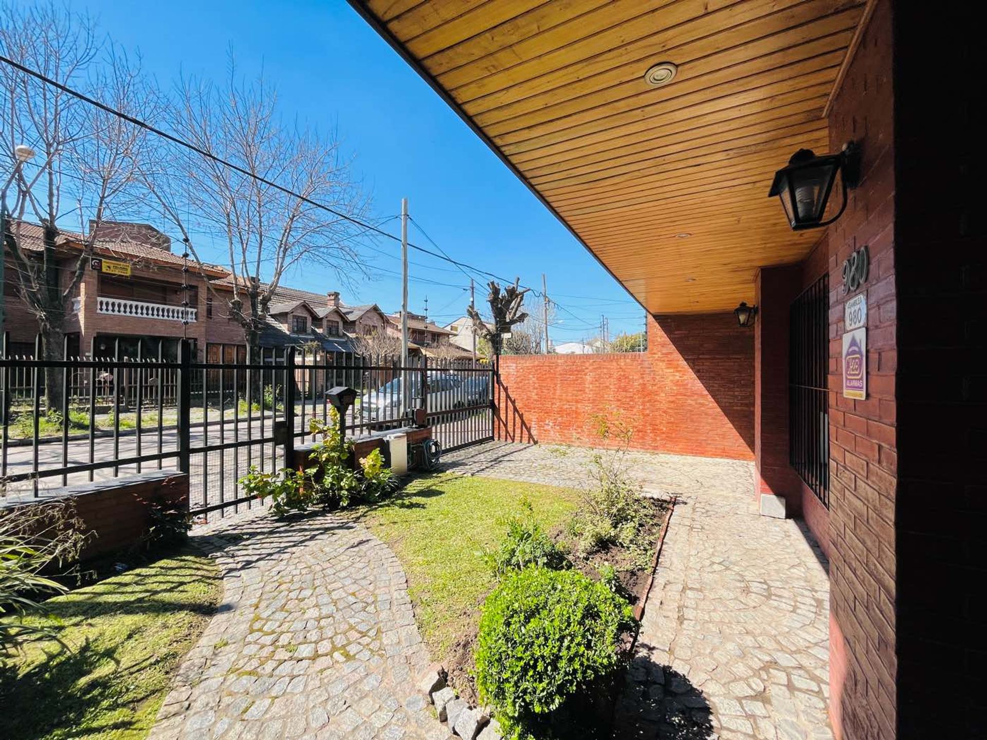 Chalet En Venta 4 Dormitorios Parque Y Pileta