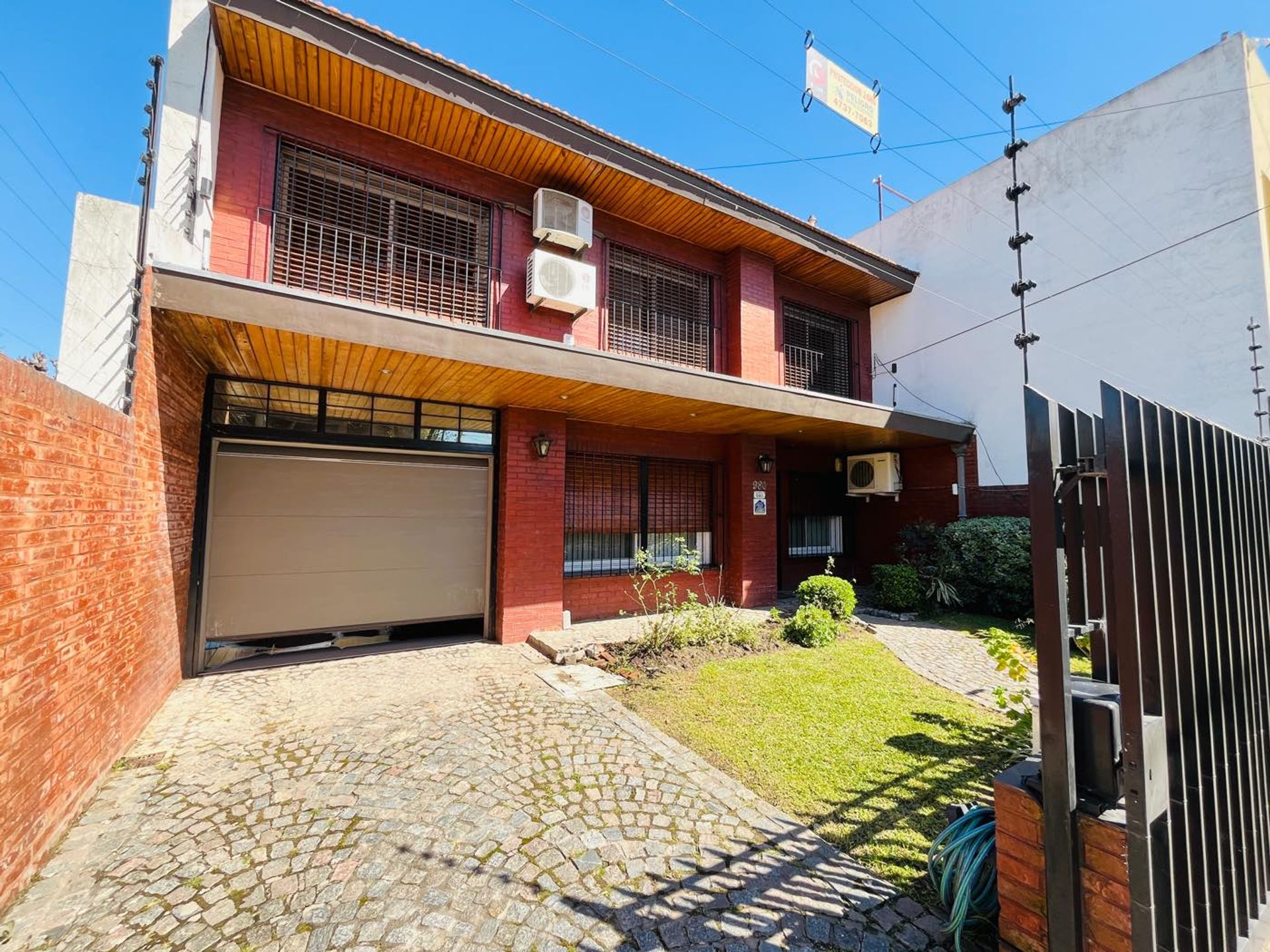 Chalet En Venta 4 Dormitorios Parque Y Pileta