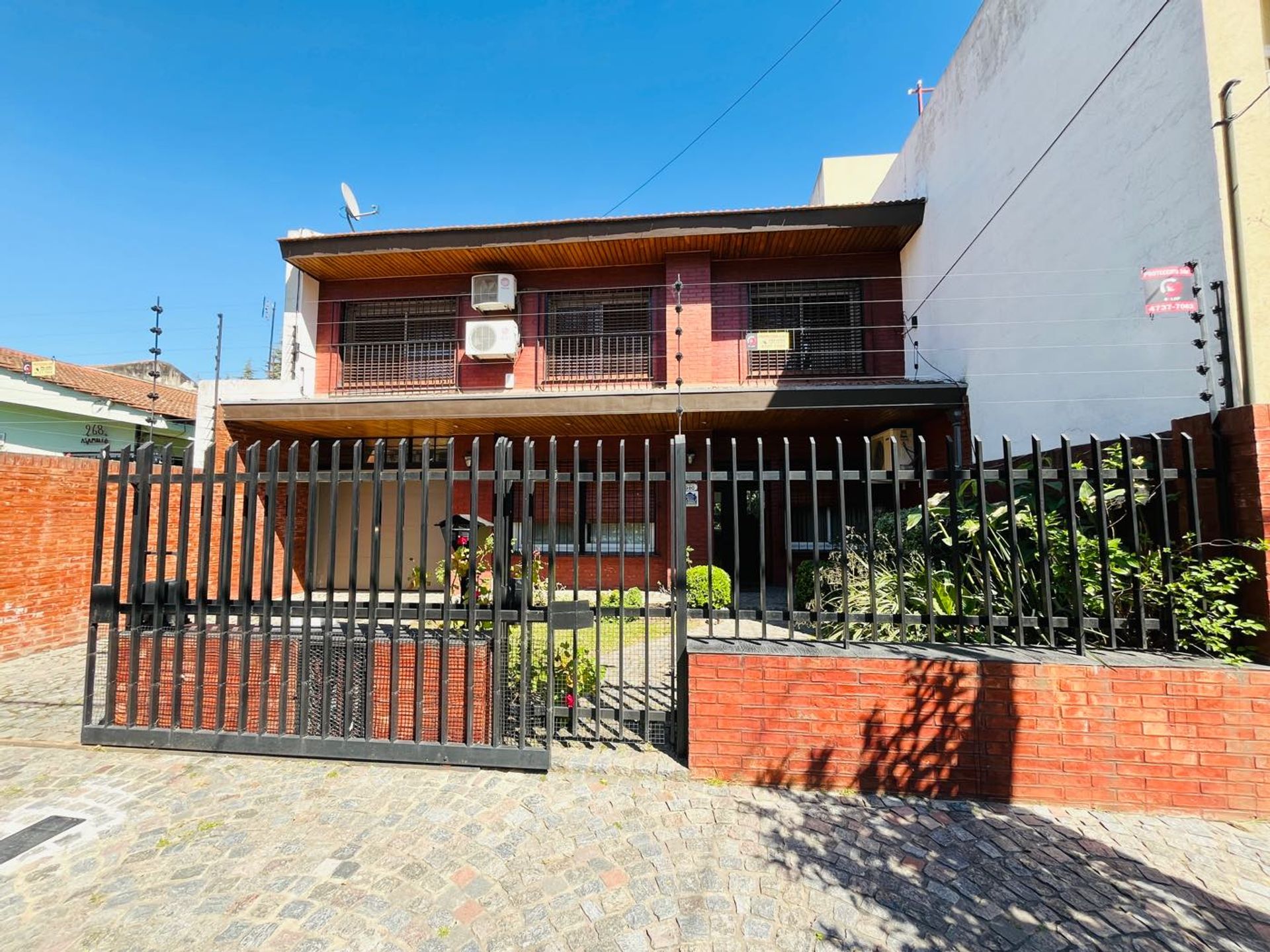 Chalet En Venta 4 Dormitorios Parque Y Pileta