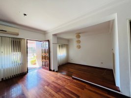 Chalet En Venta 4 Dormitorios Parque Y Pileta