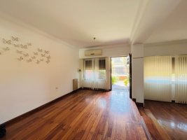 Chalet En Venta 4 Dormitorios Parque Y Pileta