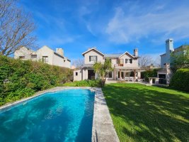 House for Sale with Pool and Garden – Lomas De Benavidez
