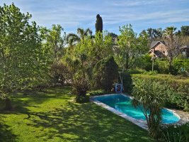 House for Sale with Pool and Garden – Lomas De Benavidez