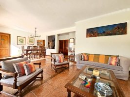 House for Sale with Pool and Garden – Lomas De Benavidez