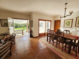 House for Sale with Pool and Garden – Lomas De Benavidez
