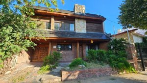Venta Casa A Refaccionar Con Jardin Pileta Beccar